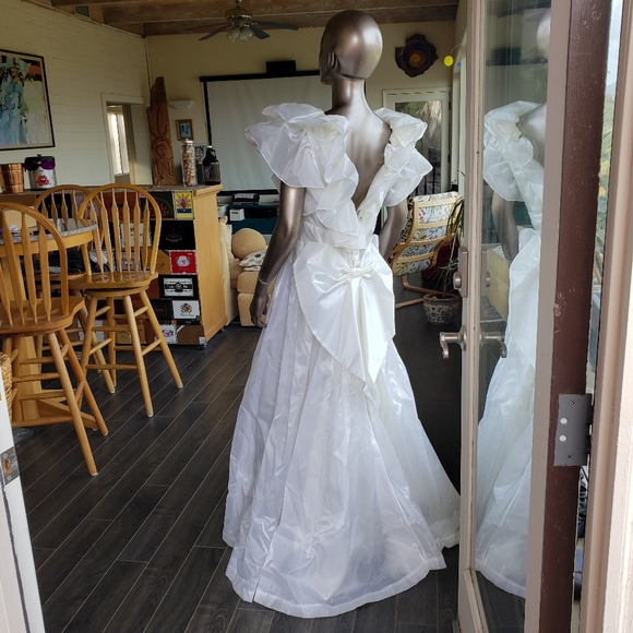 Bespoke Seamstress Made Wedding Dress - Picture 8 of 11